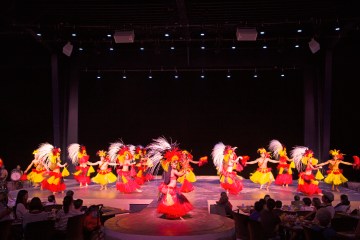 Hula dancers at the TaoTao Tasi show